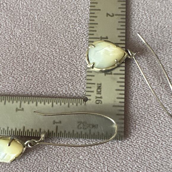 Kendra Scott Gold Tone Dee Drop Earrings In White Mother Of Pearl - Picture 8 of 8